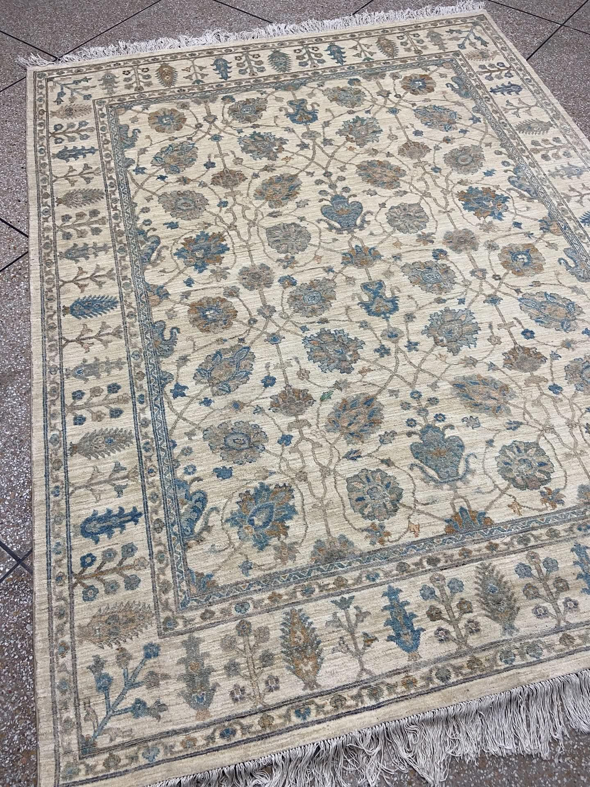Hand-Knotted Oushak Wool Rug – Turkish Style Floral Design, Ivory & Blue