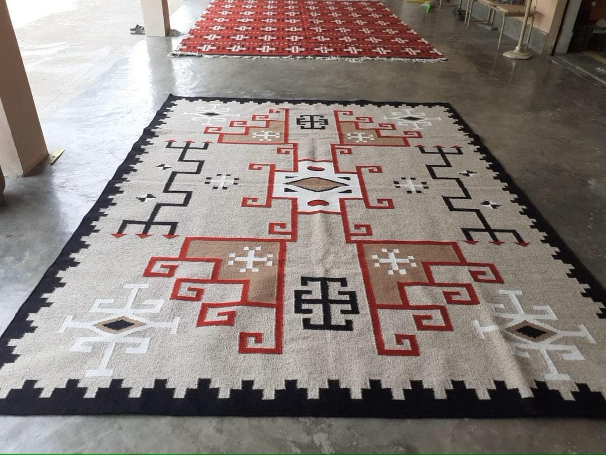 Handwoven Navajo Wool Rug – Southwestern Native American Design, Grey/Slate & Black