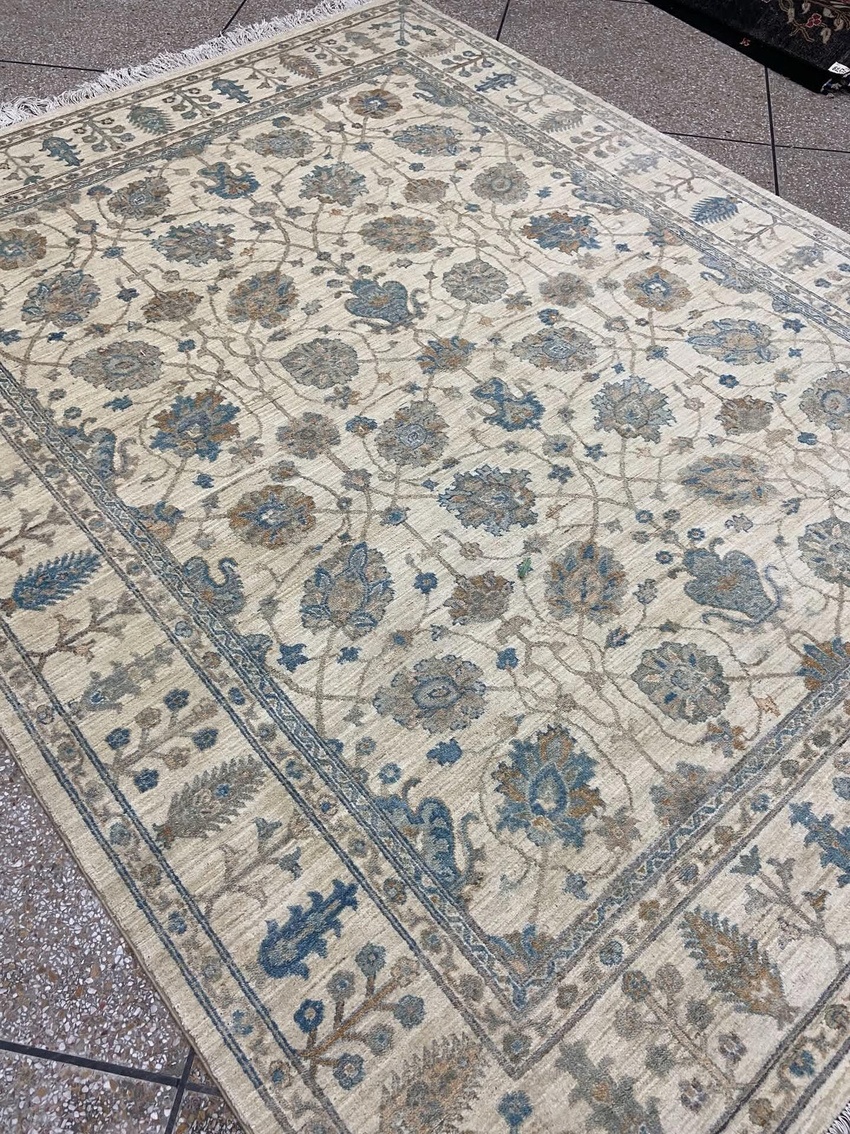 Hand-Knotted Oushak Wool Rug – Turkish Style Floral Design, Ivory & Blue