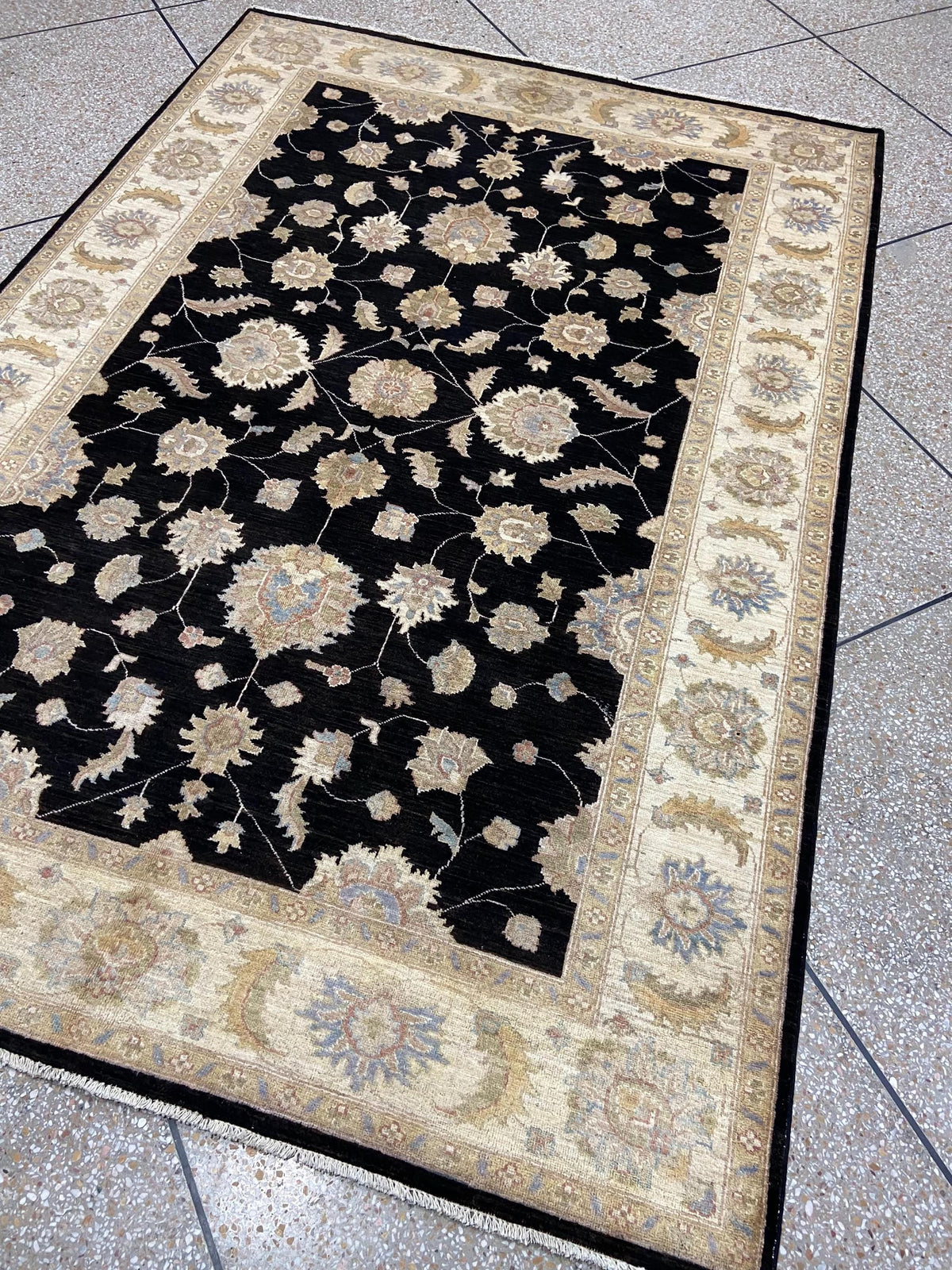 Hand-Knotted Ziegler Wool Rug – Contemporary Floral Oriental Design, Black/Charcoal