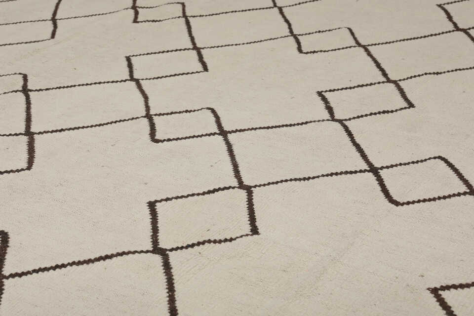 Ivory, brown and rust lattice wool kilim rug, detail 5