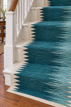 teal and ivory sawtooth wool stair runner – closeup view, no fringes